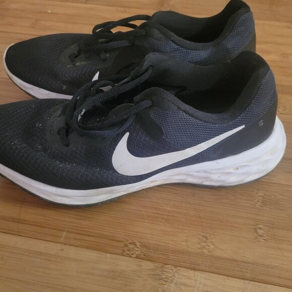 Nike sneakers - Picture 1 of 2